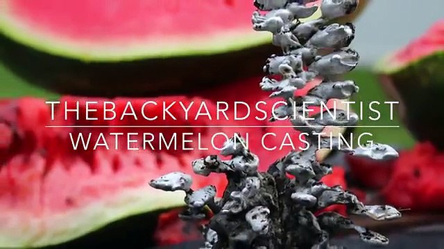 Cosa succede se versi dell'alluminio fuso in un'anguria? Il risultato è incredibile!