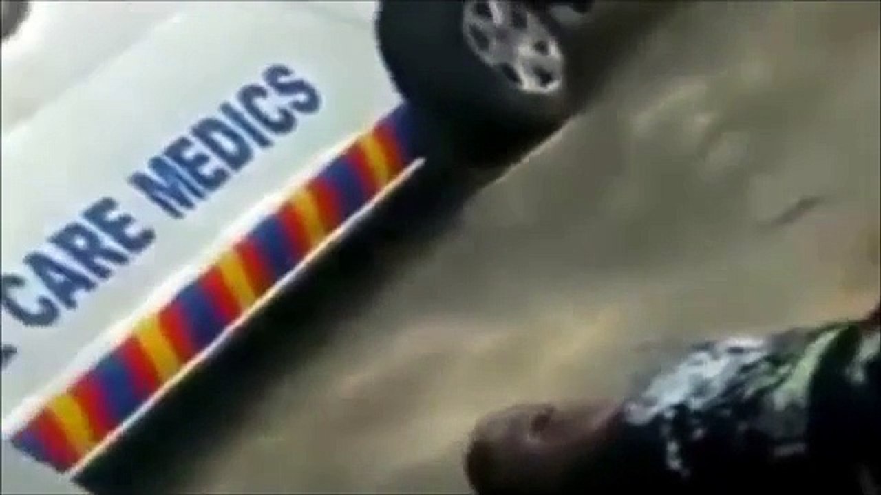 Queste ragazze sono completamente ubriache e fuori controllo