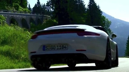 A 300 all'ora in autostrada con una Porsche Carrera S: non provate a rifarlo!