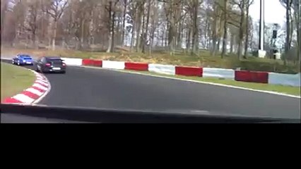 Nürburgring não é para qualquer um... É preciso estar muito atento aos mais rápidos