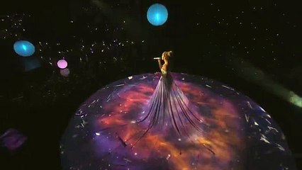 La voce di Jennifer Lopez è pazzesca ma il suo vestito vi lascerà senza parole!