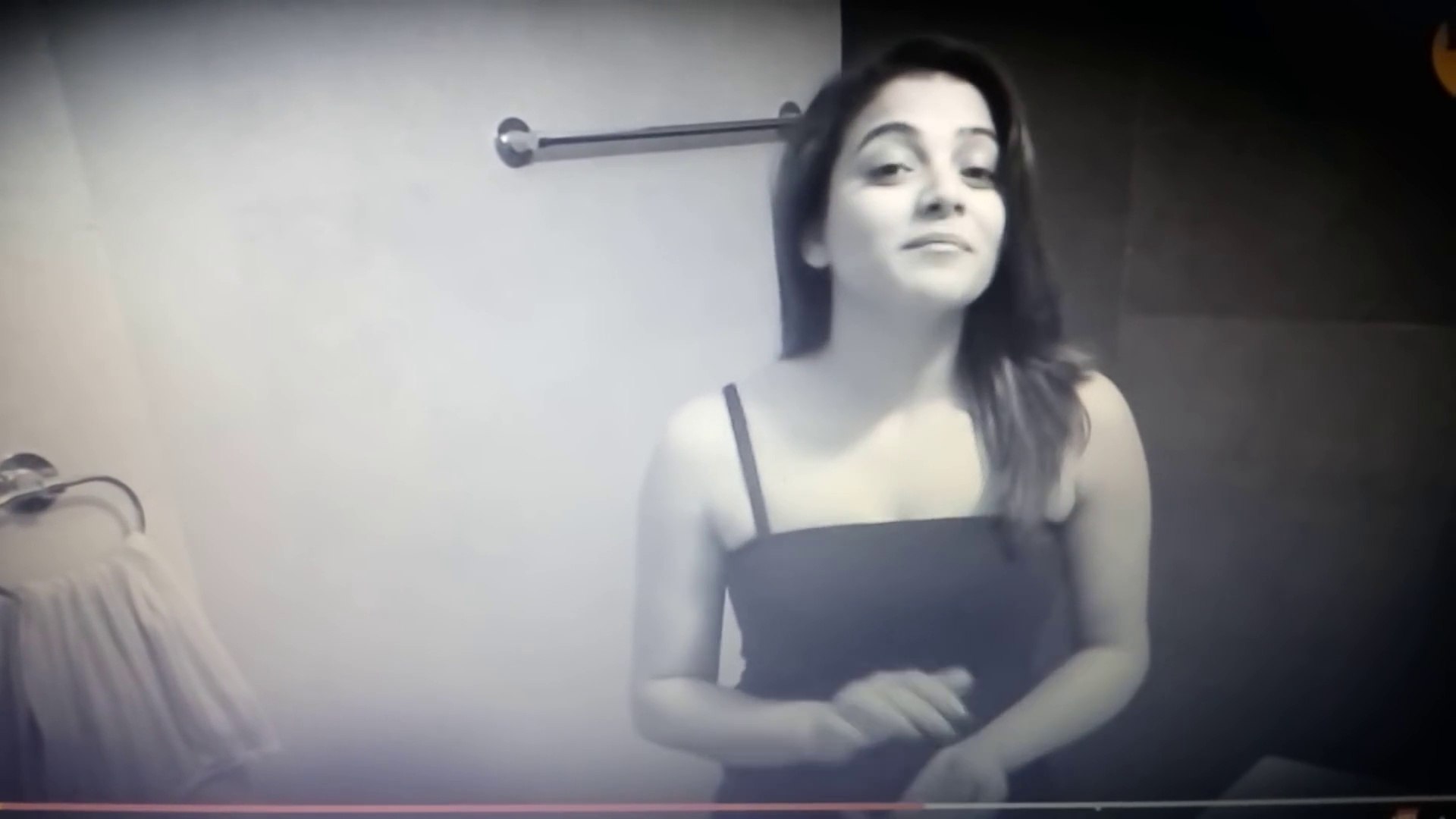 Indian Bathroom _ Hidden Cam _ September 2015 MMS - Vidéo Dailymotion