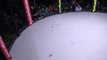 Epic FAIL en MMA - il perd son match... et se fait caca dessus sur le ring -