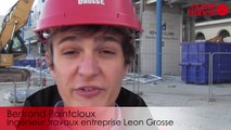 La croqueuse de 30 tonnes grignote la façade nord de la gare SNCF de Rennes