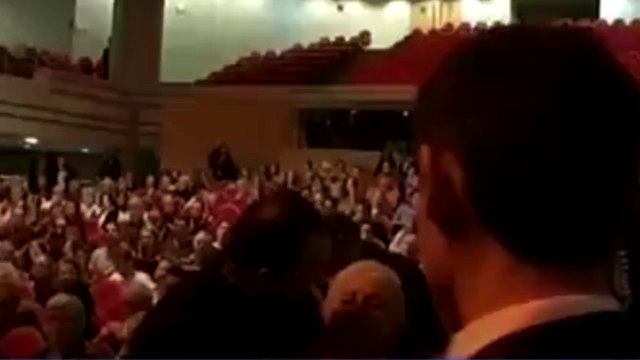 Macron, tu assassines les chômeurs