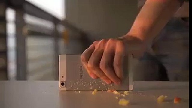 Ecco il cellulare che tutti vorrebbero avere...Assolutamente indistruttibile, assurdo!