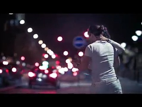 Il ballo sensuale di questi due ragazzi vi lascerà senza parole