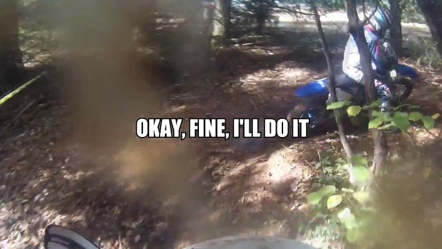 Un biker scénarise son accident - Saut raté en motocross qui fini en bras cassé! Marrant...