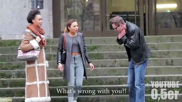 Guardate cosa è successo a questo ragazzo, molto imbarazzante