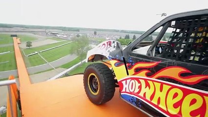 Team Hot Wheels -  The Yellow Driver's World Record Jump (Tanner Foust) - Hot Wheels