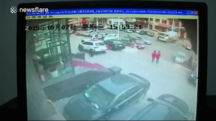 'Angry' man throws thousands of pounds of cash into the street