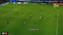 لاعب يضرب زميله بعنف في الدوري الأرجنتيني