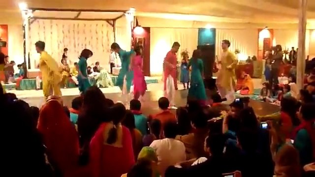 Pakistani Girls beautifull mehndi dance ,Best dance ever, latest 2015'