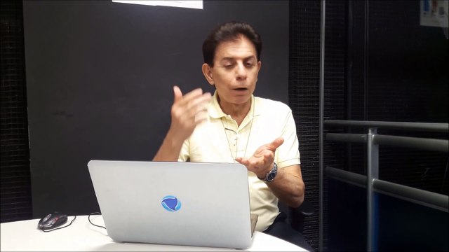 Na sua opinião, os empregados têm o direito de mandar mensagens no celular ou usar o Facebook?