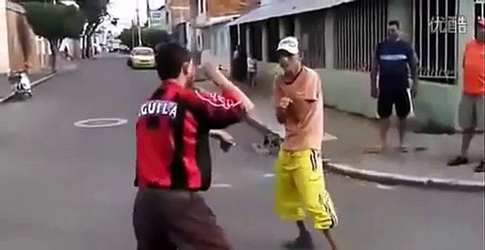 İzleyenleri Gülme Krizine Sokan Sokak Dövüşü