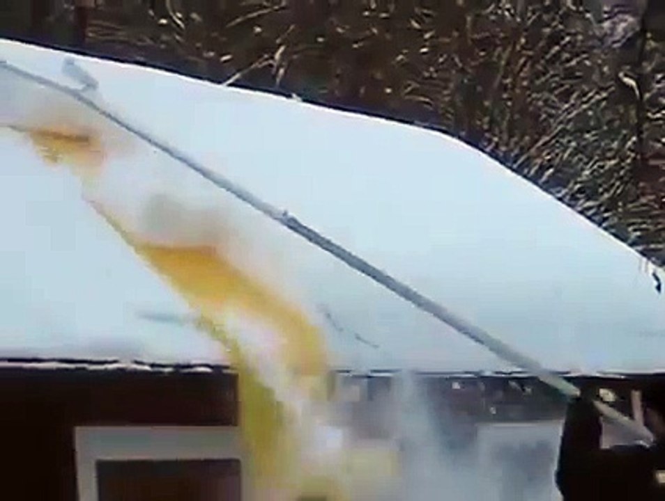 How to Clean your Roof from Snow !