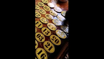 Làm biển inox ăn mòn