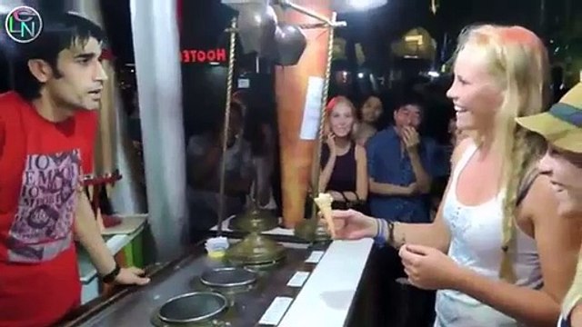 clip Cười rung rốn khi anh bán kem troll người mua