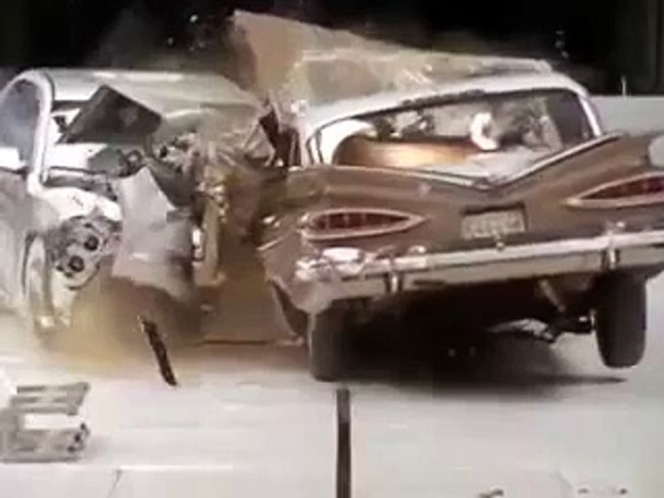 Crash Test 1959 Chevrolet Bel Air VS. 2009 Chevrolet Malibu (Frontal Offset) IIHS 50th Ann
