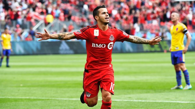 Le but fantastique de Sebastian Giovinco lors de Toronto FC v NY Red Bulls