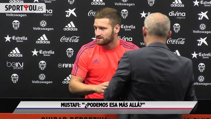 Shkodran Mustafi largon shishen e birres ne konferenc per media