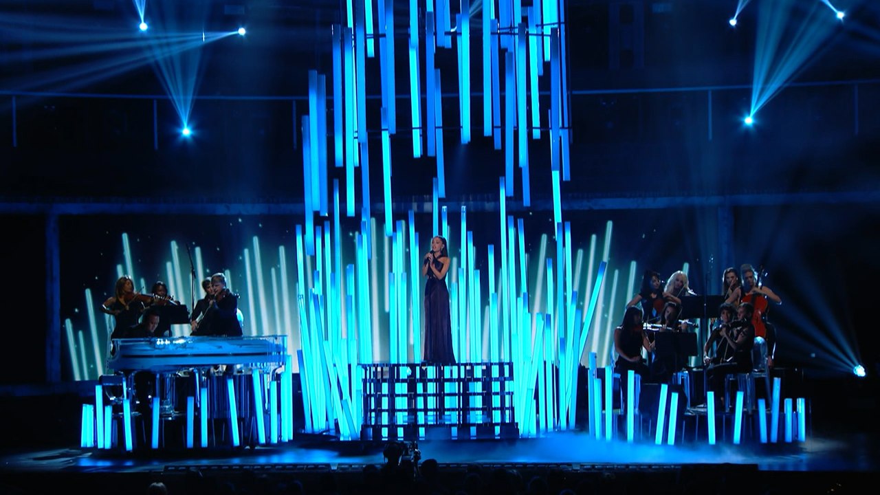 Ariana Grande - Just a Little Bit of Your Heart Grammy Awards 2015