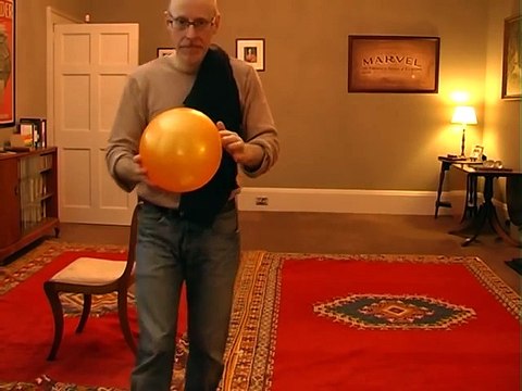 Il mago Richard Wiseman svela uno dei suoi trucchi di magia
