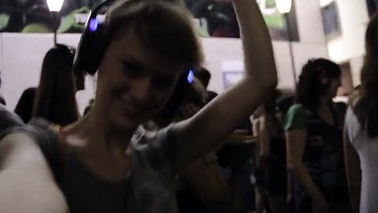 Se ti selfie ti cancello: la video campagna contro l'abuso di selfie