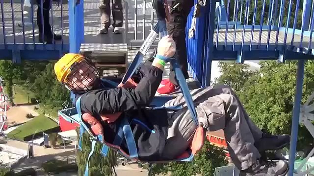 Provate il brivido di precipitare nel vuoto per 30 metri