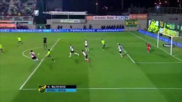 Il transperce les filets en marquant !