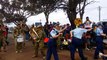 Petit moment de détente entre l’armée et la police australienne