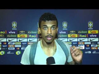 Luiz Gustavo agradece o apoio da torcida