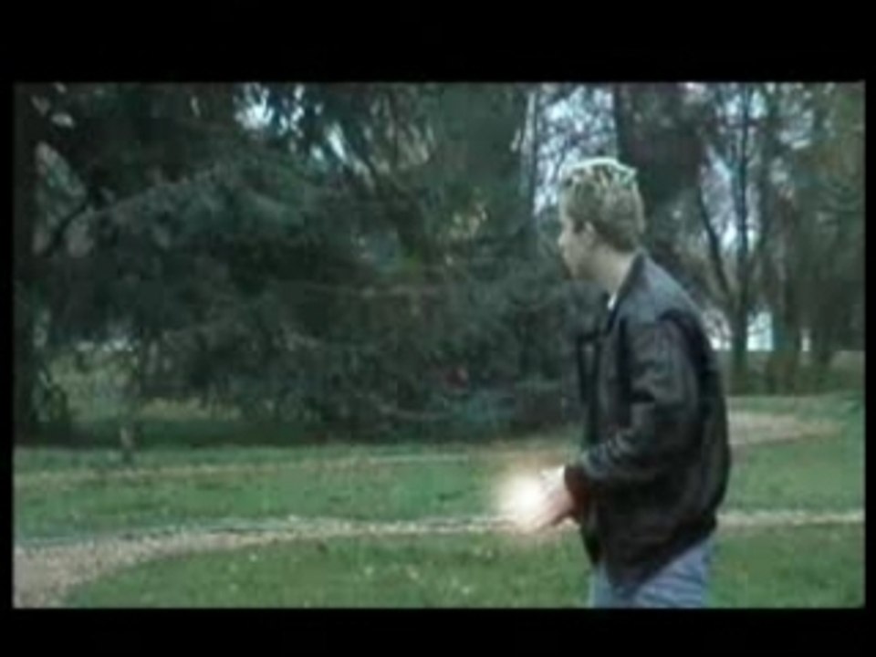 Adam fais une boule de feu