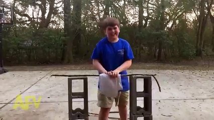 Ce garçon est le plus fort du monde !