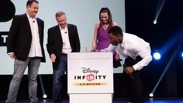 DISNEY INFINITY 3.0 STAR WARS THE FORCE AWAKENS -KYLO REN & MARVEL BATTLEGROUNDS PLAYSET |