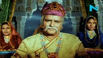 Epic picture Prithviraj Kapoor at Madhubala's final resting place picture goes viral