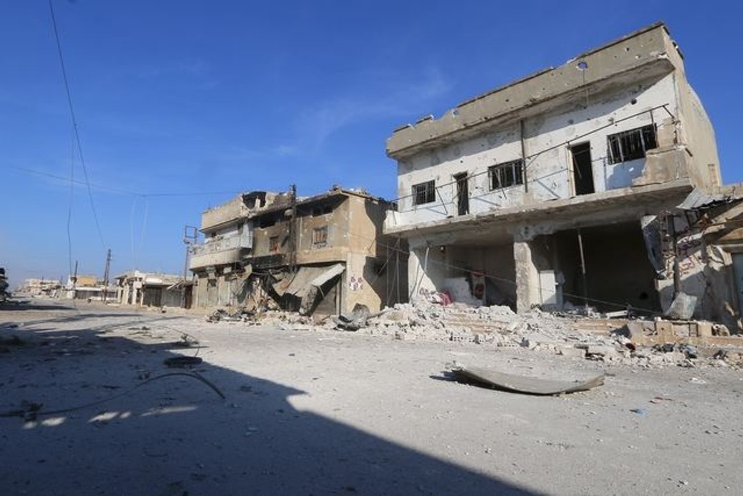 Syrian army and Russian jets target rebel towns north of Homs