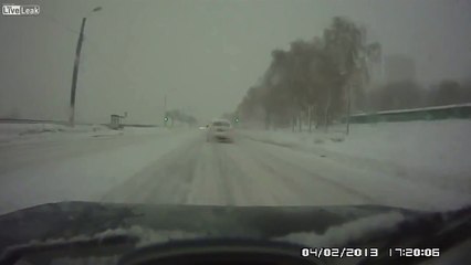 Машина призрак вмиг исчезла с шоссе