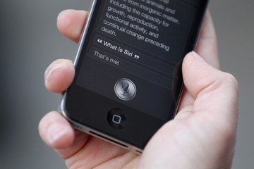 Clever hack uses headphones to control Siri and Google Now remotely