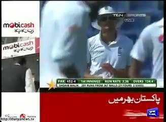 اسد شفیق کی سنچری اور شعیب ملک کی ڈبل سنچری، گراوّنڈ میں بیک وقت دو سجدے،