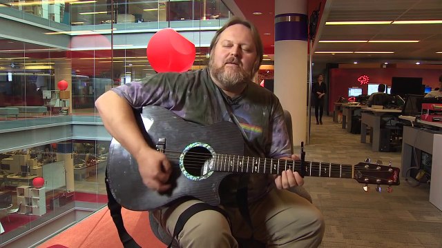 An American Sings Dil Dil Pakistan