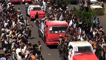 عرض عسكري في تعز ولافتات شكر للسعودية