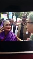 A old woman sang a sing for PM (বৃদ্ধার গীতে মুগ্ধ প্রধানমন্ত্রী )