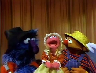 Classic Sesame Street - She'll Be Comin Round the Mountain pageant