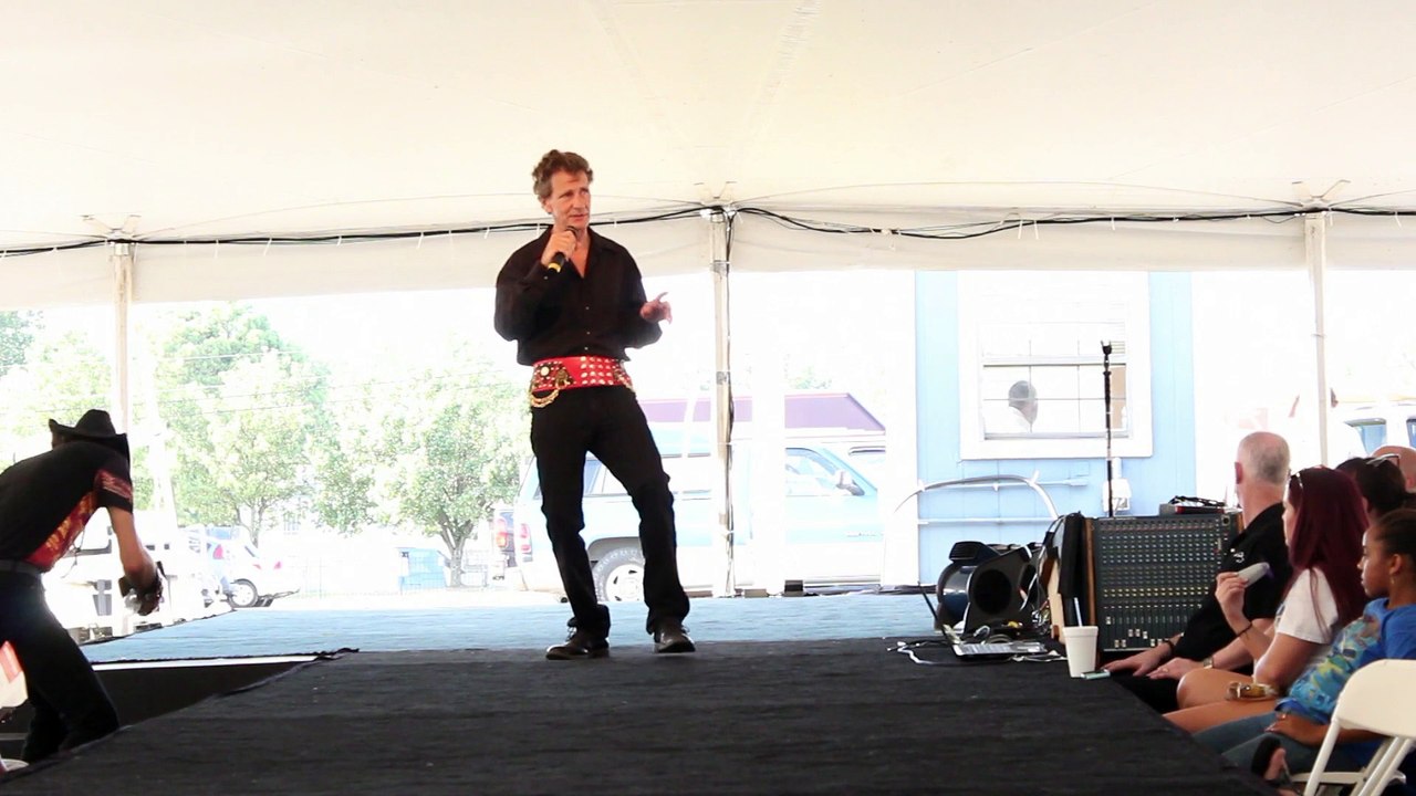 Bill Rinehart sings 'Beach Boy Blues' Elvis Week 2015