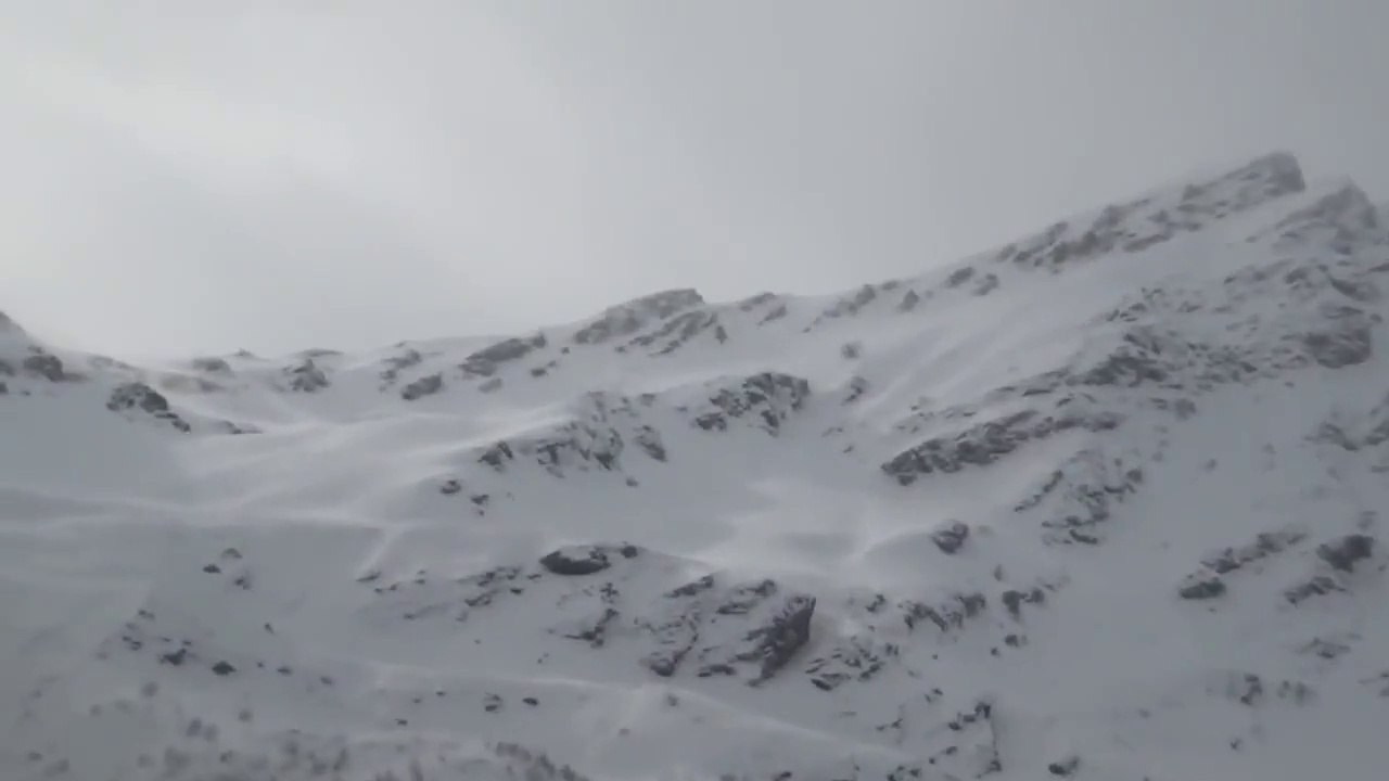 Ruslar eğlence için çığ düşürüyor