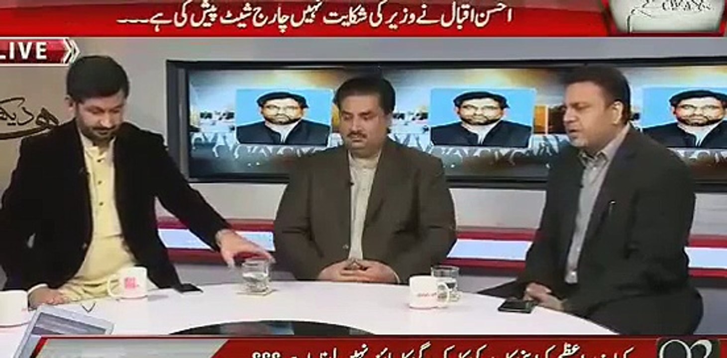 You will laugh till end what saleem safi is doing in live show asma shirazi laughing