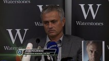 Mourinho ignores journalists at book launch