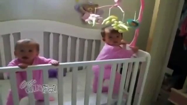 Близнецы даже чихают одновременно!