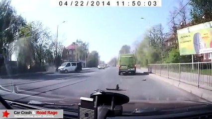 Vídeos de Accidentes Fatales Gente Tonta al Volante 2015 NEW!!